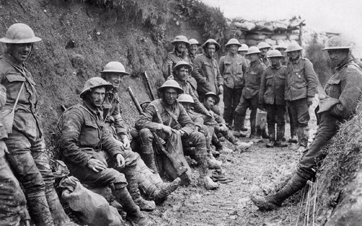 Binh sĩ đơn vị súng trường Ireland trong những giờ đầu tiên của trận Somme vào ngày 1/7/1916. Ảnh: Rarehistoricalphotos.