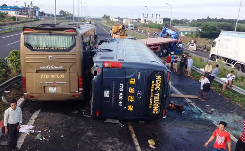 Hiện trường vụ TNGT nghiêm trọng trên cao tốc HLD sáng sớm 4/1.