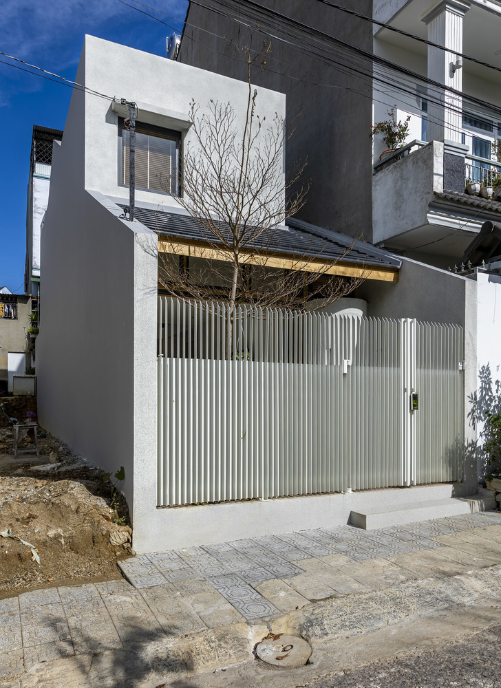 Từ yêu cầu đó, các kiến trúc sư đã thiết kế một không gian nơi các thành viên trong gia đình có thể dễ dàng nhìn thấy nhau và cùng chung sống.