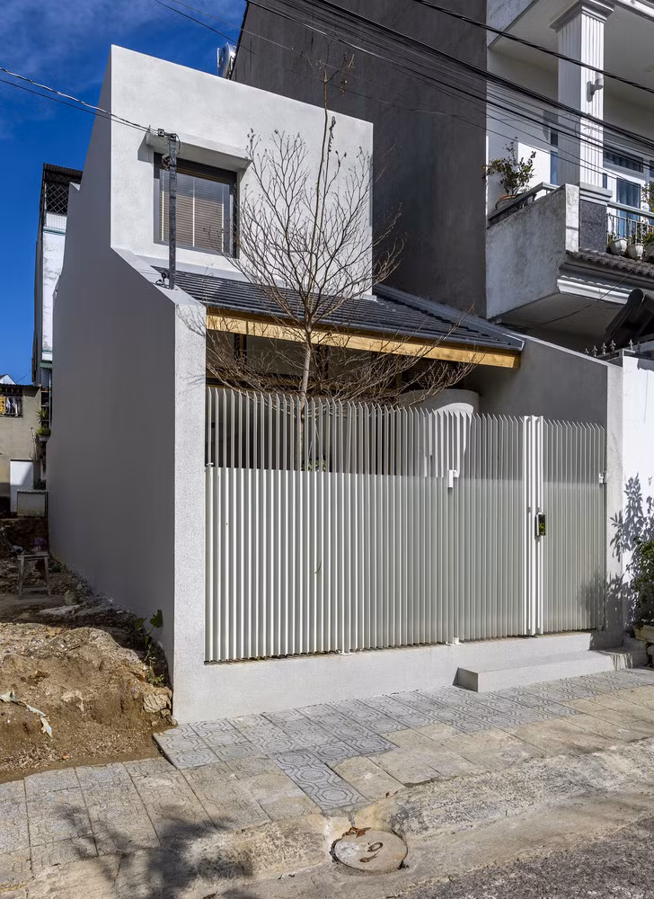 Từ yêu cầu đó, các kiến trúc sư đã thiết kế một không gian nơi các thành viên trong gia đình có thể dễ dàng nhìn thấy nhau và cùng chung sống.