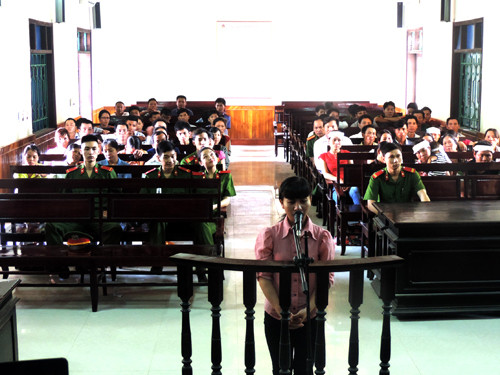 Thieu phu giet chong va phien toa day nuoc mat