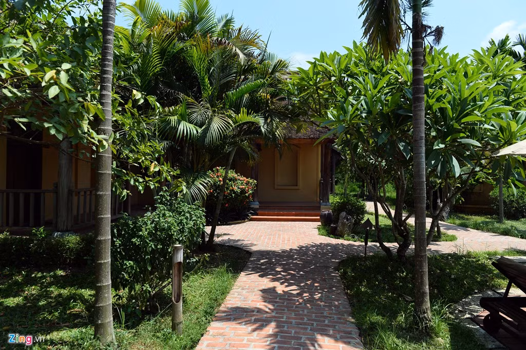 Lối vào căn phòng của đạo diễn lừng danh từng ở trong khoảng hơn một tháng.