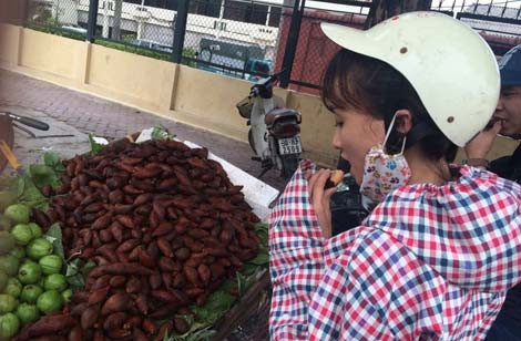 Năm ngoái, "mây Thái" đã tạo một cơn sốt ở Hà Nội, tuy nhiên năm nay người tiêu dùng đã quay lưng vì đã quen mặt với nó. Một lí do khác là các gánh hàng rong hét giá "trên trời".