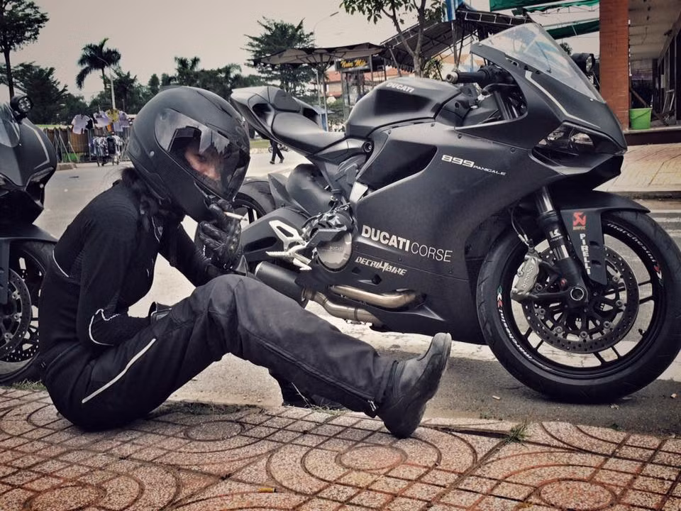 Nhung Kate dành tình yêu cho dòng xe Ducati.