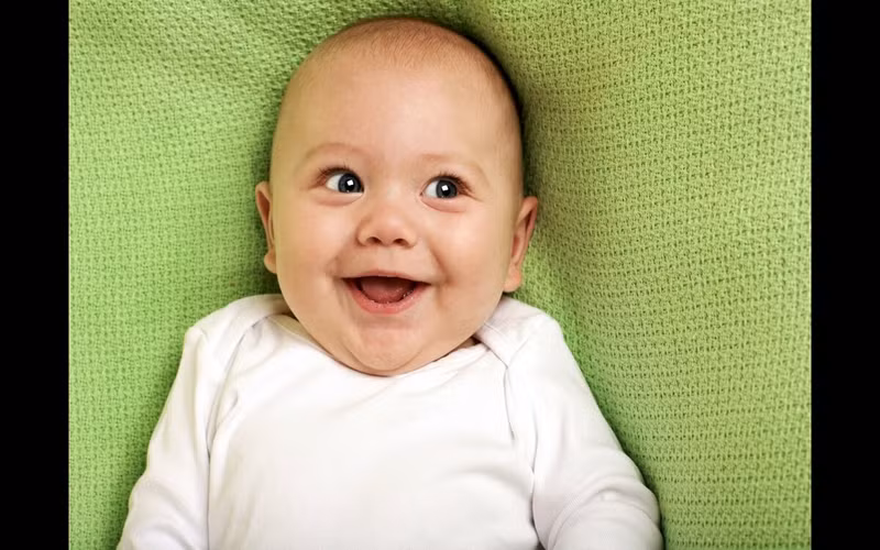 Cười nhiều hơn: Các nghiên cứu đã chỉ ra rằng, khi xem những bộ phim hài, những chương trình giải trí bạn được thư giãn và cười nhiều hơn, sẽ giúp tăng 21% lưu thông máu, cải thiện sức khỏe.