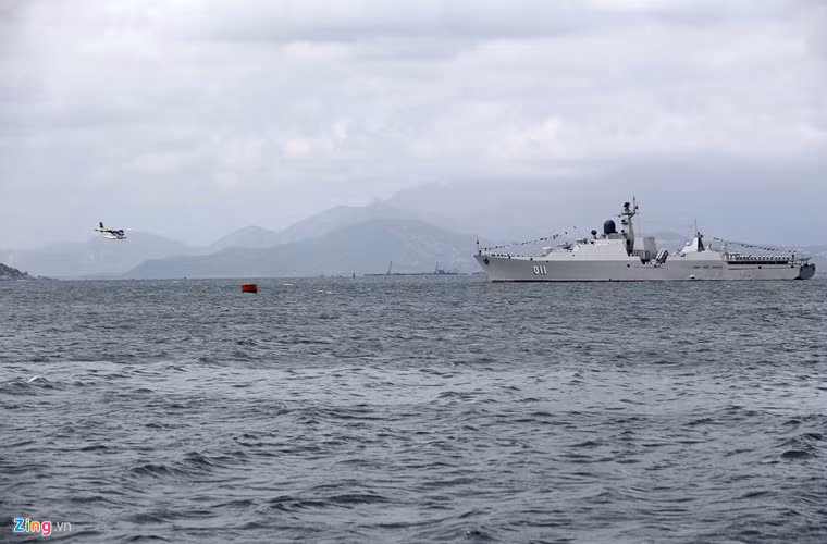 Như vậy, có thể thấy phía Nga sau hợp đồng thành công cung cấp 6 tàu ngầm Kilo và 2 (sắp tới thêm 2) tàu hộ vệ Gepard 3.9 vẫn đang “nôn nóng” muốn cung cấp thêm các tàu chiến hiện đại cho Hải quân Nhân dân Việt Nam. Nguồn ảnh: Zing.vn