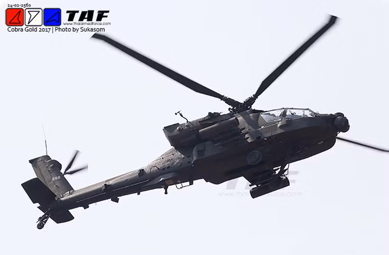 Trong ảnh, trực thăng tấn công AH-64 Apache của Thủy quân lục chiến Mỹ tham gia yểm trợ đường không. Nguồn ảnh: TAF