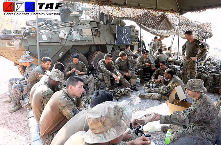 Riêng Mỹ đã triển khai cả tàu đổ bộ USS Green Bay đưa đơn vị thủy quân lục chiến viễn chinh số 31 cùng nhiều loại xe bọc thép và cả trực thăng Apache tới tập trận. Bên cạnh đó là cả máy bay săn ngầm hiện đại P-8 Poseidon cũng tham gia hỗ trợ. Nguồn ảnh: TAF