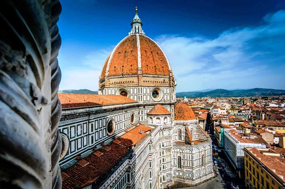  Thánh đường Florence, Italy: Sừng sững trên nền trời thành phố Florence, mái vòm kiểu Phục Hưng ấn tượng của thánh đường này do kiến trúc sư lừng danh Filippo Brunelleschi thiết kế. Ảnh: PegnRope.