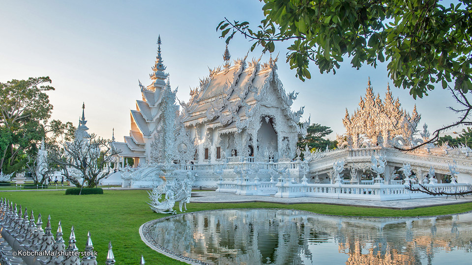  Đền Wat Rong Khun, Thái Lan: Công trình màu trắng nổi bật này nằm gần Chiang Rai và là điểm du lịch độc đáo. Ảnh: Thailand.