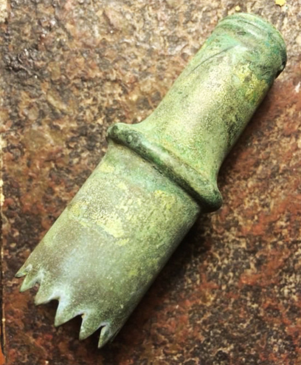 Một dụng cụ của người La Mã cổ đại - một cái cưa lỗ được sử dụng trong phẫu thuật để cắt ra một đường tròn từ mô hoặc xương.