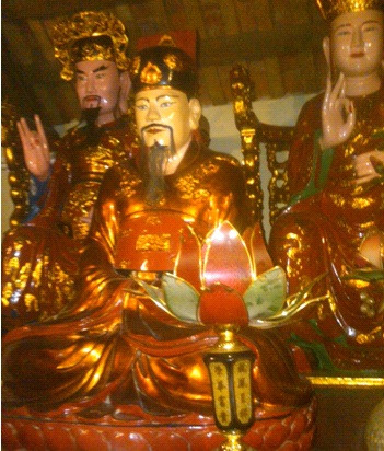 Tượng thờ vua Lê Thần Tông. (Hình minh họa - Ảnh: Trần Đình Ba)