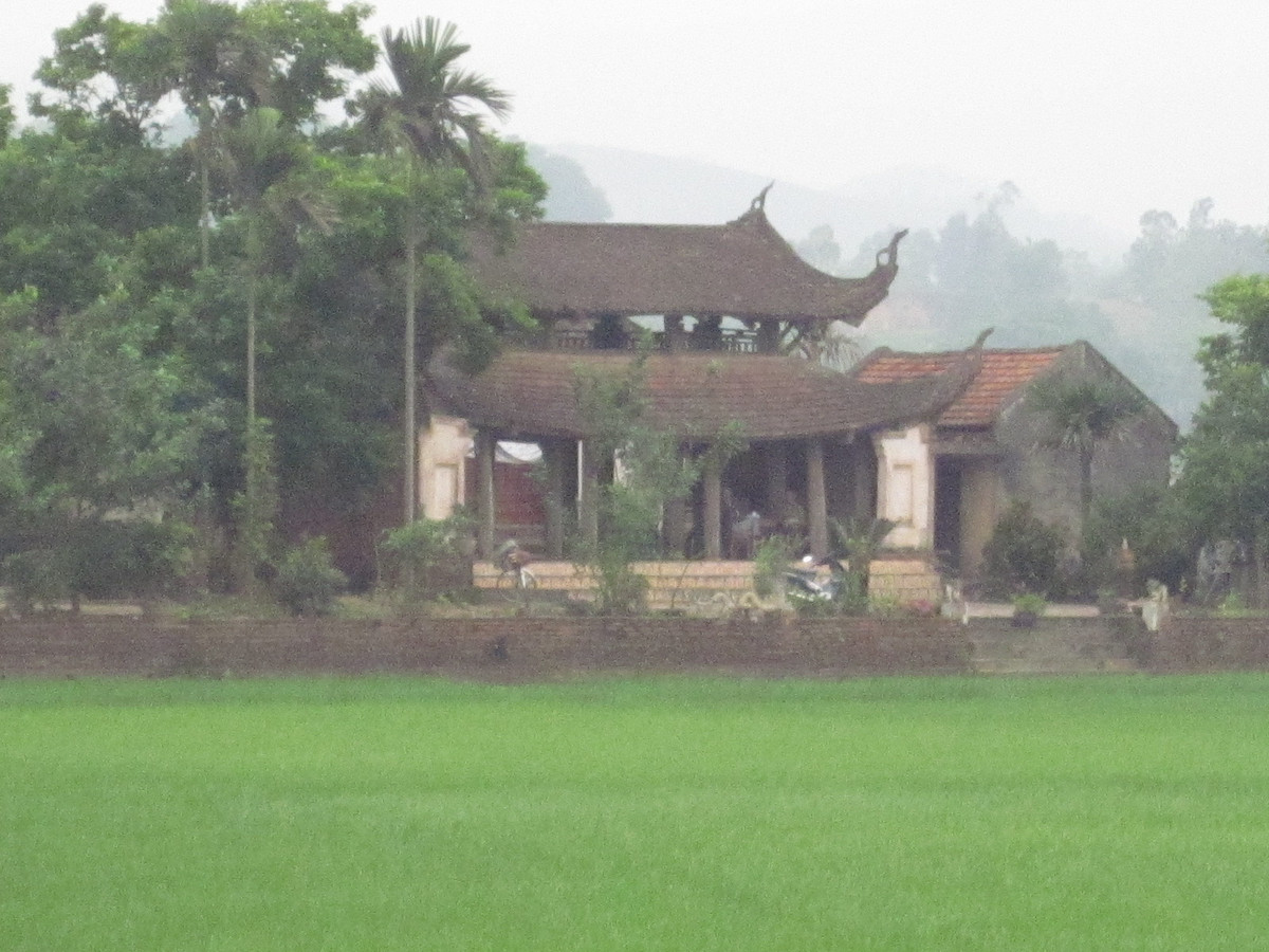 Đền Đào Xá được người dân trong vùng coi là nơi gắn liền với sự ra đời của bài thơ Nam quốc sơn hà của Lý Thường Kiệt..