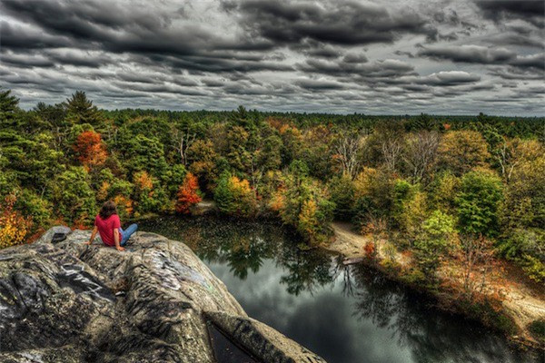 6. Tam giác Brodgewater: Tam giác Bridgewater ở phía đông nam bang Massachusetts, Mỹ. Nhiều người từng nói đã thấy UFO và những dấu chấn lạ to khổng lồ ở đây nhưng chưa ai có thể chứng thực và vẫn không có lời giải thích nào cho việc này.
