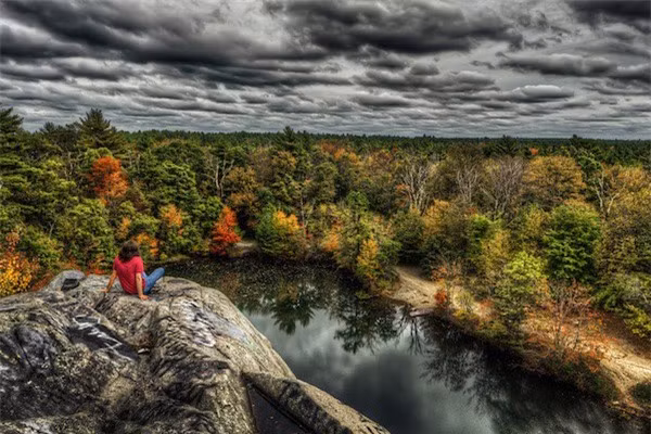 6. Tam giác Brodgewater: Tam giác Bridgewater ở phía đông nam bang Massachusetts, Mỹ. Nhiều người từng nói đã thấy UFO và những dấu chấn lạ to khổng lồ ở đây nhưng chưa ai có thể chứng thực và vẫn không có lời giải thích nào cho việc này.