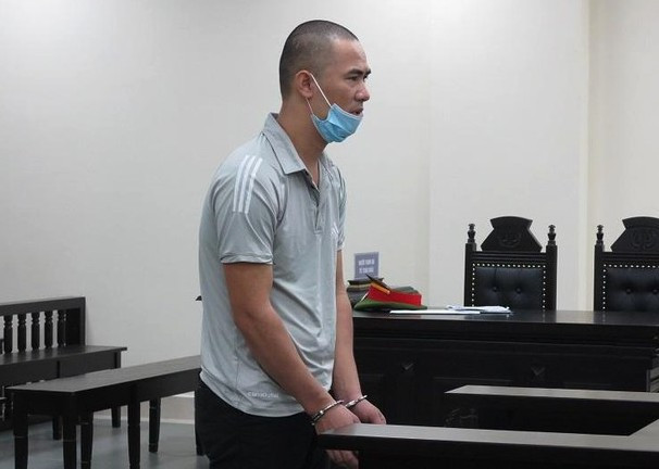 Chiều 10/8/2021, người nhà anh Đ. tìm đến trang trại của Đoàn hỏi thông tin, nhưng đối tượng thản nhiên, lạnh lùng trả lời không thấy. Đến 19h cùng ngày, do trời mưa to, Đoàn sợ xác nạn nhân sẽ nổi lên, nên đã kéo lên phân thành hai đoạn, cho vào bao tải, nhét vào miệng cống... Ngày 23/6/2022, Tòa án nhân dân TP Hà Nội đã mở phiên tòa xét xử đối với bị cáo Vương Văn Đoàn về các tội “giết người” và “cướp tài sản” với mức án tử hình về tội “giết người” và 3 năm tù về tội “cướp tài sản”. Tổng hợp hình phạt chung cho cả hai tội danh là án tử hình.