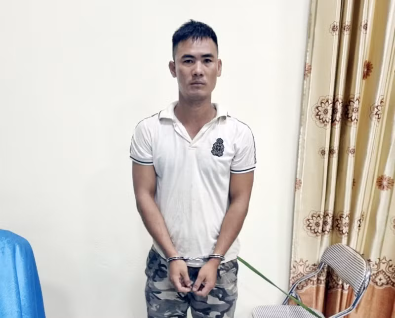 Vương Văn Đoàn đã lập kế hoạch điều nạn nhân ra khu vực trang trại biệt lập, hoang vắng để gây án. Nguyên nhân dẫn đến tội ác của Đoàn bắt đầu từ việc nợ nần với nạn nhân. Ngày 7/8/2021, trong lúc túng quẫn, Đoàn có đặt vấn đề với anh Nguyễn Trung Đ. để cầm cố một sợi dây chuyền bạc với giá 4 triệu đồng để đi đánh bạc. Anh Đ. đồng ý chuyển cho Đoàn số tiền 4 triệu đồng. Một thời gian sau, ăn tiêu hết 4 triệu đồng, Vương Văn Đoàn lại nghĩ đến anh Đ. Nhưng thay vì trả tiền cho nạn nhân để chuộc lại sợi dây chuyền, Đoàn đã lên kế hoạch giết người, cướp tài sản của anh này.