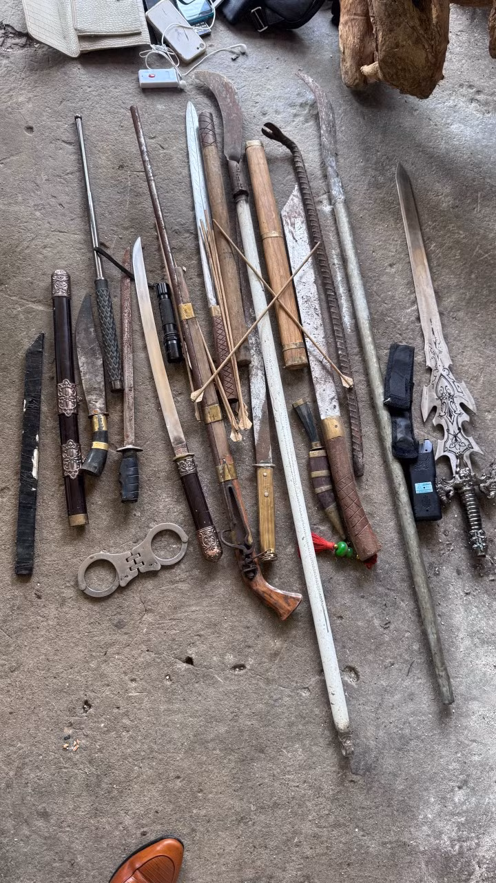 Bat tam giam “Tam He” tang tru ma tuy, thu giu nhieu dao, kiem-Hinh-2