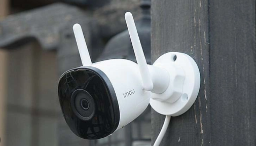 Vào thời điểm cơ quan công an tiếp cận, hiện trường đã bị xáo trộn rất nhiều. Trên nền xi măng chỉ còn đọng lại vài vết máu và có dấu hiện được tẩy, rửa trước đó. Những vết máu này sau đó được giám định là của nạn nhân Lê Thị H (SN 1983, trú tại quận Hà Đông, Hà Nội). Mặc dù quán massage có lắp camera, tuy nhiên đã không còn hoạt động. Sau khi vụ việc xảy ra, toàn bộ những người làm ở quán đều "biến mất". (Ảnh minh họa, nguồn internet) 