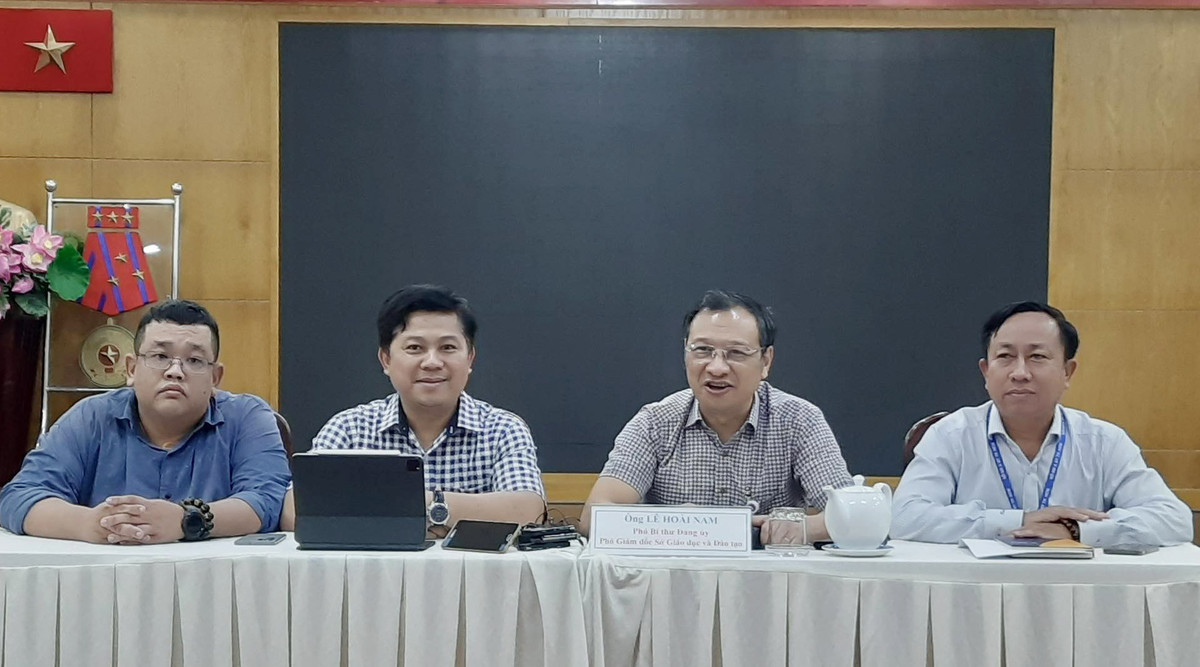 Nhieu thi sinh khoc vi de thi Toan, So GD&DT TPHCM noi gi?