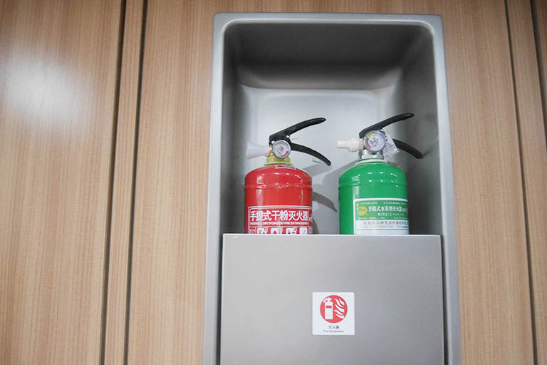 Bình chữa cháy được trang bị trên tàu cao tốc. Ảnh: CD.