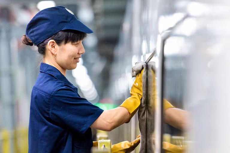 Kham pha bat ngo ben trong tau cao toc o Trung Quoc-Hinh-9