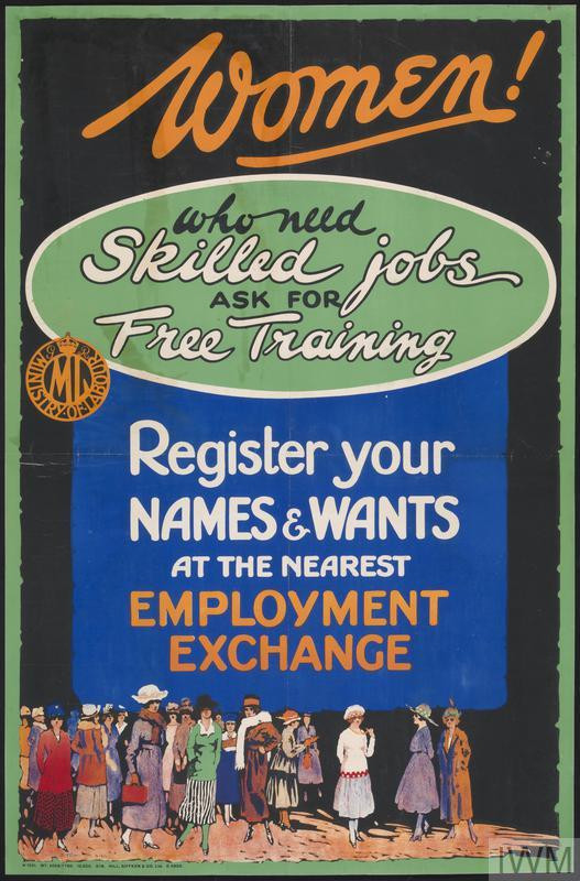 10. Trang phục công sở ảnh hưởng đến thời trang phụ nữ. Vào năm 1919, nhiều cô gái trẻ mặc váy ngắn hơn và quần áo rộng rãi hơn.