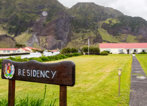 Trong ảnh là nơi ở của Thống đốc tại Edinburgh, Tristan da Cunha.