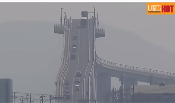 Mặc dù các số liệu chính thức khác nhau nhưng chi phí để xây dựng cầu Eshima Ohashi ước tính rơi vào khoảng 23 đến 30 tỷ yên hoặc khoảng 200 đến 260 triệu USD.