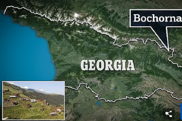 Daily Mail đưa tin, Irakli hiện là cư dân duy nhất của ngôi làng biệt lập cao nhất châu Âu - làng Bocharna ở vùng Tusheti xa xôi của Georgia. (Nguồn ảnh: Daily Mail)