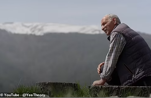 Trong khi mọi người đã rời khỏi ngôi làng này thì Irakli vẫn ở lại cùng con ngựa Bichola. Nó cũng là người bạn đồng hành duy nhất của ông trong thời gian qua.