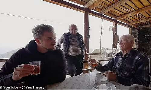 Theo Cẩm lang du lịch Georgia, có 40 ngôi làng bỏ hoang và 10 ngôi làng có dân cư rất thưa thớt. Trong số các cộng đồng còn lại, phần lớn chỉ có một hoặc hai cư dân toàn thời gian như Bochorna.