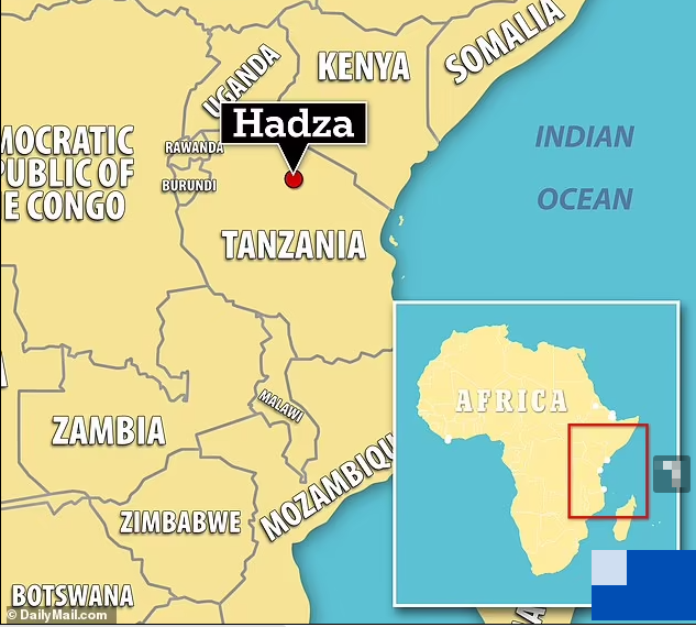 Daily Mail đưa tin, nhà làm phim Ruhi Çenet cùng với một người hướng dẫn và phiên dịch đã mạo hiểm tới khu vực gần hồ Eyasi, Bắc Tanzania, nơi sinh sống của một trong những bộ tộc săn bắn hái lượm cuối cùng trên thế giới. (Nguồn ảnh: Daily Mail)