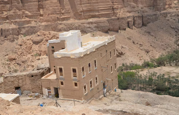 Tan muc ngoi lang toa lac tren khoi da chenh venh-Hinh-2