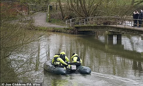 Tìm thấy thi thể nghi bé trai mất tích dưới sông 4 tháng trước - Hình 2 Tim thay thi the nghi be trai mat tich duoi song 4 thang truoc-Hinh-2