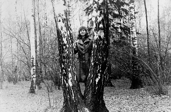 Vẻ đẹp cuốn hút và trẻ trung của chị em phụ nữ Liên Xô được khắc họa chân thực qua những bức ảnh được chụp vào những năm 1960.