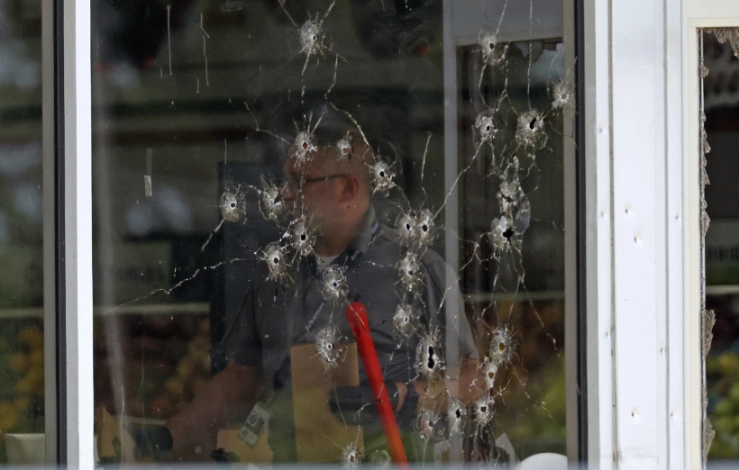 Hiện trường vụ xả súng tại Mỹ, nhiều người thương vong - Hình 2 Hien truong vu xa sung tai My, nhieu nguoi thuong vong-Hinh-2