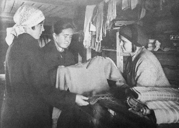 Bên trong một cửa hàng quần áo.