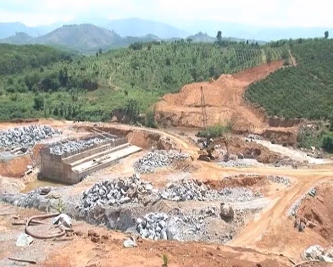 Kon Tum: Sap cong trinh thuy dien Plei Kan, nhieu nguoi thuong vong