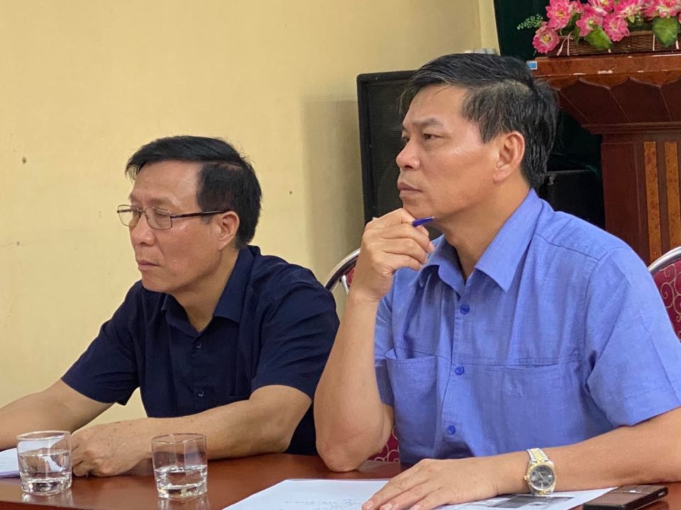 Hoc sinh dung nang, bi phe binh do di hoc som: Xem xet trach nhiem hieu truong, GV chu nhiem