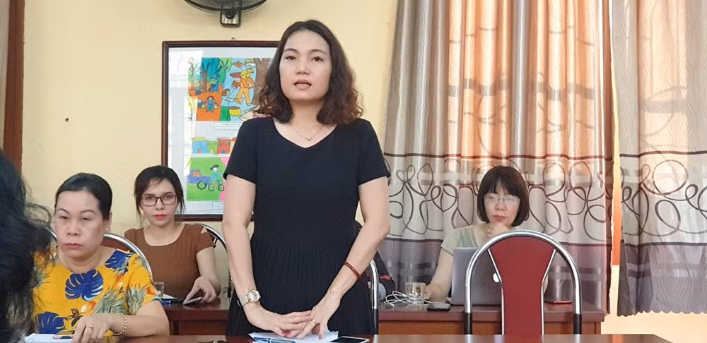 Hoc sinh dung nang, bi phe binh do di hoc som: Xem xet trach nhiem hieu truong, GV chu nhiem-Hinh-3