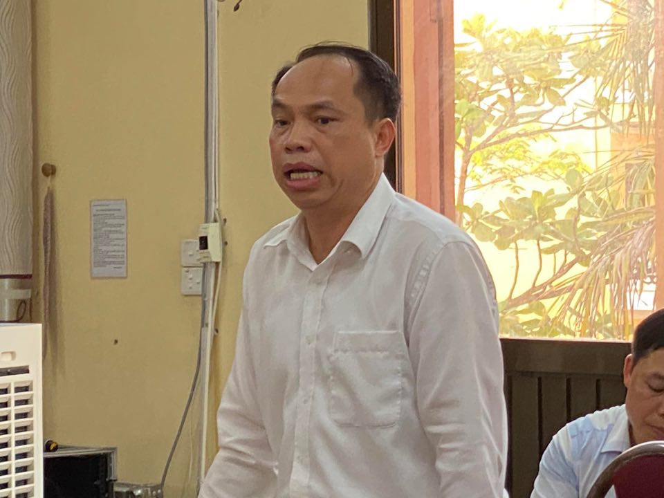 Hoc sinh dung nang, bi phe binh do di hoc som: Xem xet trach nhiem hieu truong, GV chu nhiem-Hinh-2