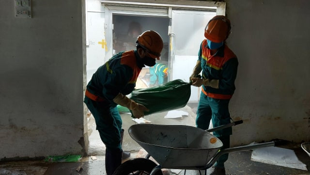 Trước đó, vào khoảng 17h30 ngày 20/3, qua công tác nắm tình hình, lực lượng chức năng TP Chí Linh phát hiện việc vận chuyển nội tạng động vật về trang trại tại khu dân cư Giang Hạ, phường Tân Dân (TP Chí Linh, Hải Dương). 