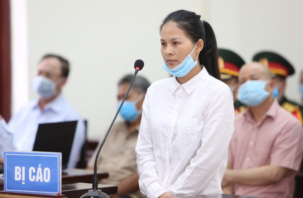 Xet xu cuu Thu truong Bo Quoc phong: Ut “troc” phu nhan loi khai cua chau gai?-Hinh-2