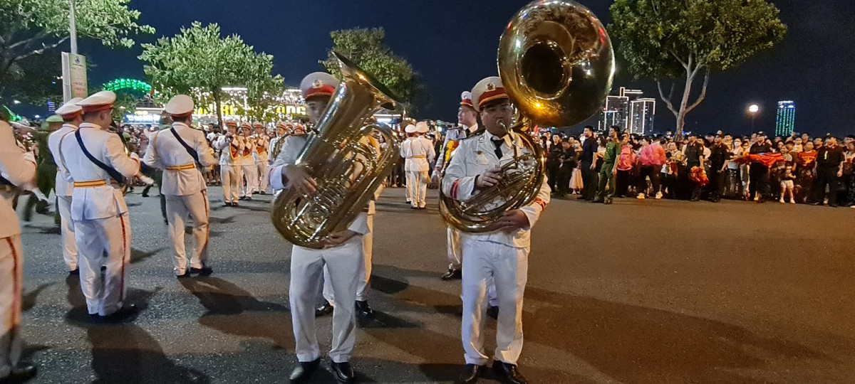 Kỳ nghỉ lễ 30/4 và 1/5 năm nay, Đà Nẵng còn tổ chức nhiều hoạt động văn hóa, nghệ thuật giải trí mới mẻ, ấn tượng, phục vụ người dân, du khách.