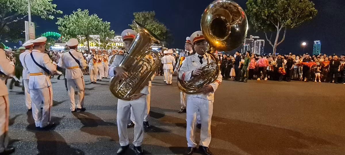 Kỳ nghỉ lễ 30/4 và 1/5 năm nay, Đà Nẵng còn tổ chức nhiều hoạt động văn hóa, nghệ thuật giải trí mới mẻ, ấn tượng, phục vụ người dân, du khách.