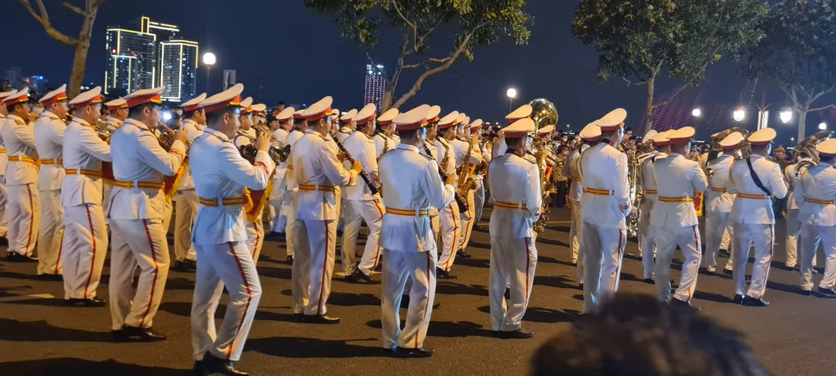 Ngoài ra, Đoàn cũng biểu diễn một số tác phẩm nổi tiếng của các nhà soạn nhạc thiên tài trên thế giới.