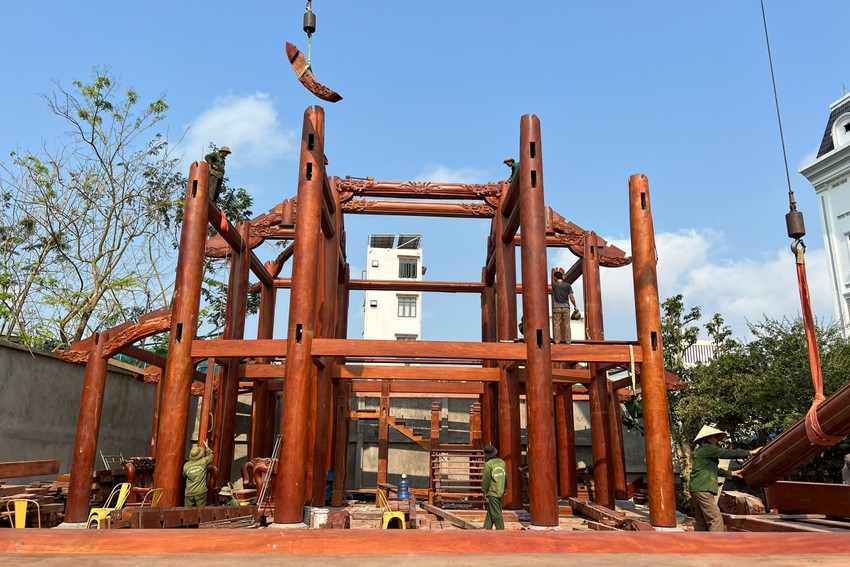 Sau hơn 2 tháng chây ì không chịu tháo dỡ, khôi phục hiện trạng, UBND TP Quảng Ngãi phát đi thông báo sẽ cưỡng chế, buộc thực hiện biện pháp khắc phục hậu quả đối với công trình xây dựng trái phép của ông Sơn.