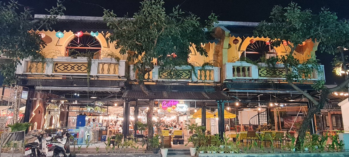 Điểm làm nên sự nổi bật và khác biệt giữa chợ đêm Helio và các chợ đêm khác ở Đà Nẵng là khu chụp ảnh “check-in" dành cho du khách.