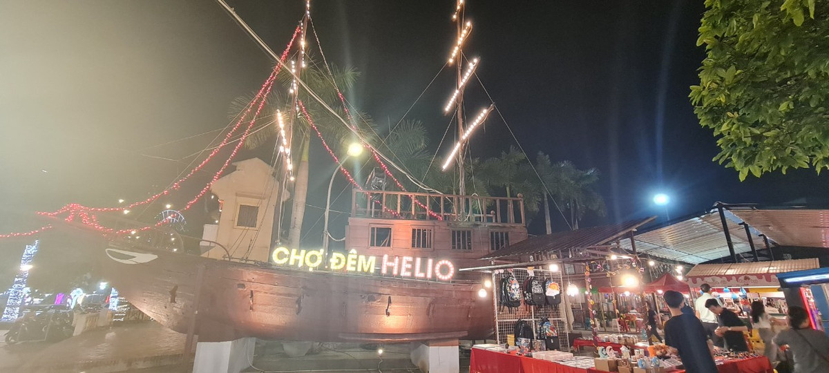 Ghé chợ đêm Helio, cùng khám phá không gian ẩm thực, mua sắm náo nhiệt của thành phố xinh đẹp và năng động này.